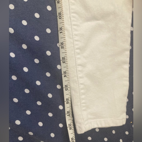 Jennifer Lopez Skinny Jeans; Size 8 - Picture 5 of 6